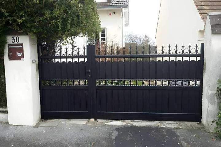 Nous installons des portails en harmonie avec votre environnement extérieur.