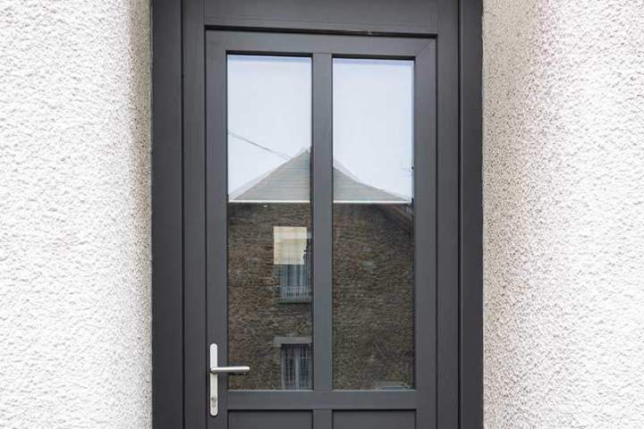 Nous posons des portes d’entrée résistantes.